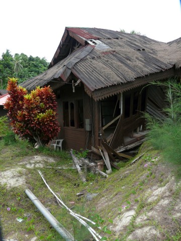 resort in disrepair on Tinggi